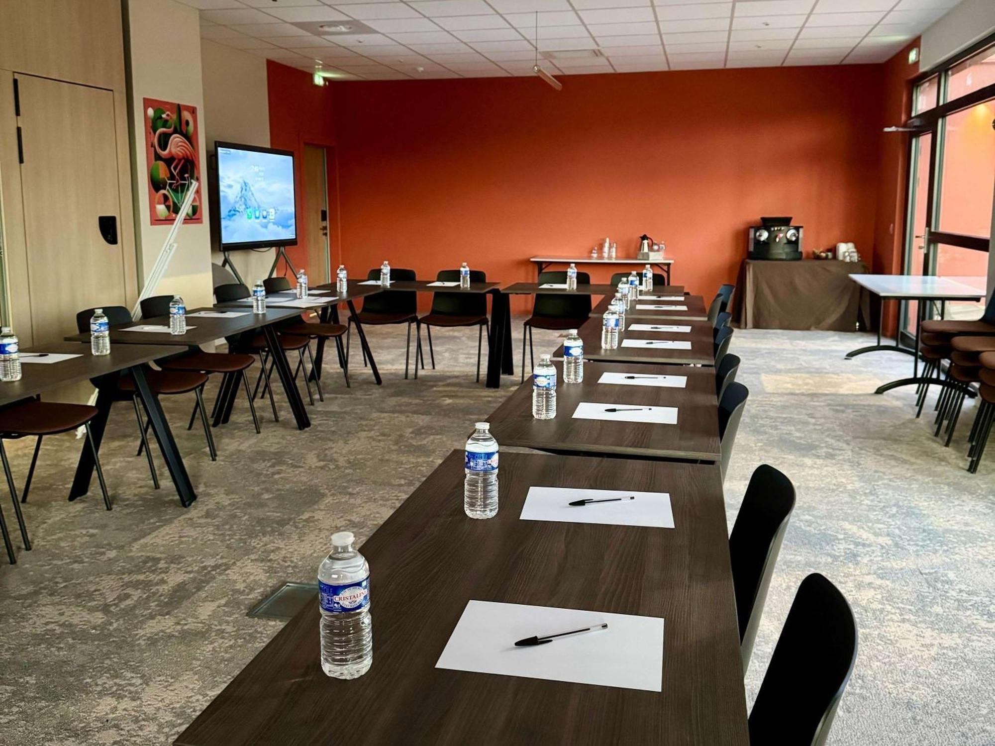 Aparthotel Adagio Access Porte De Camargue Saint-Martin-de-Crau Ngoại thất bức ảnh