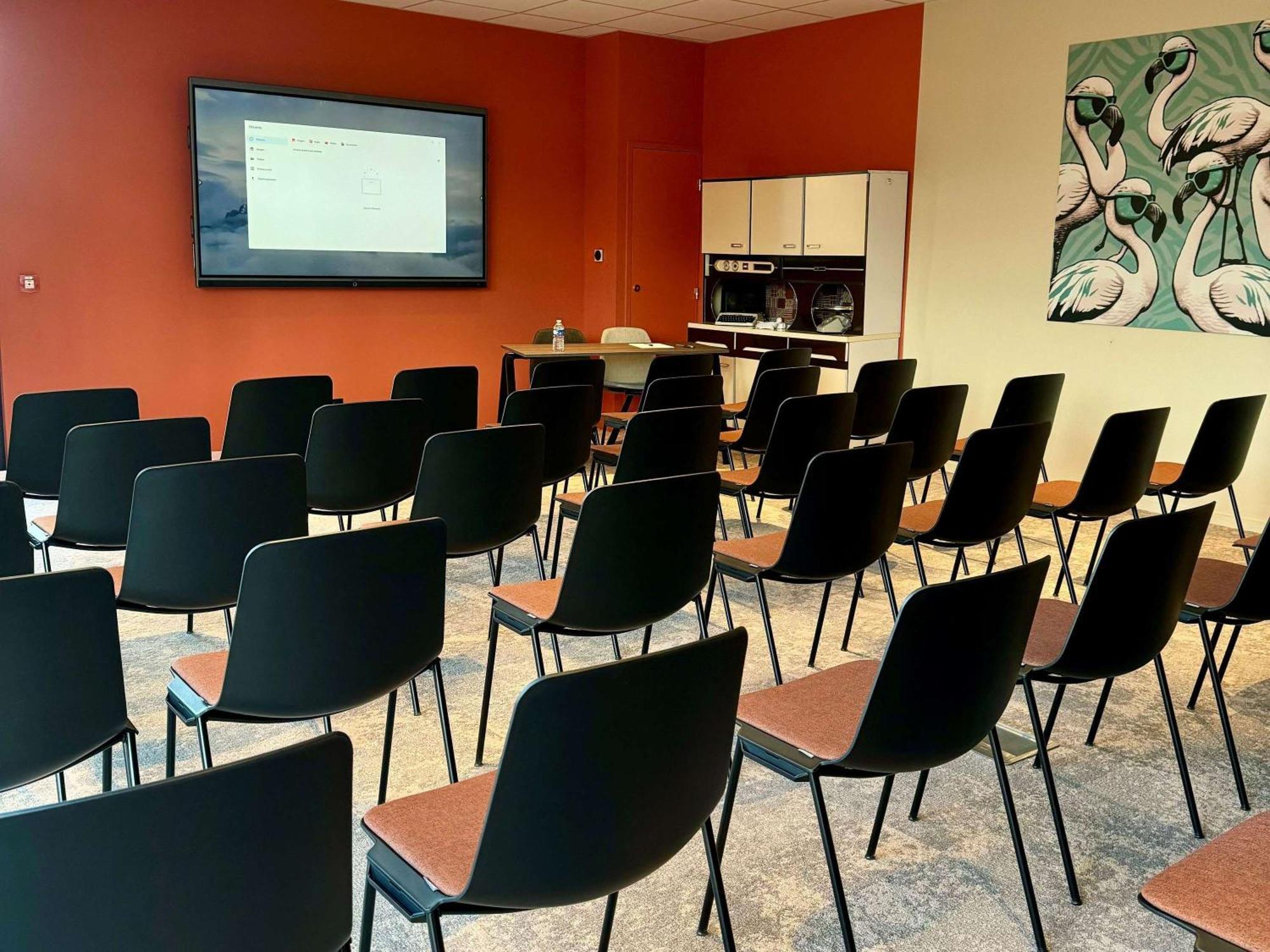 Aparthotel Adagio Access Porte De Camargue Saint-Martin-de-Crau Ngoại thất bức ảnh