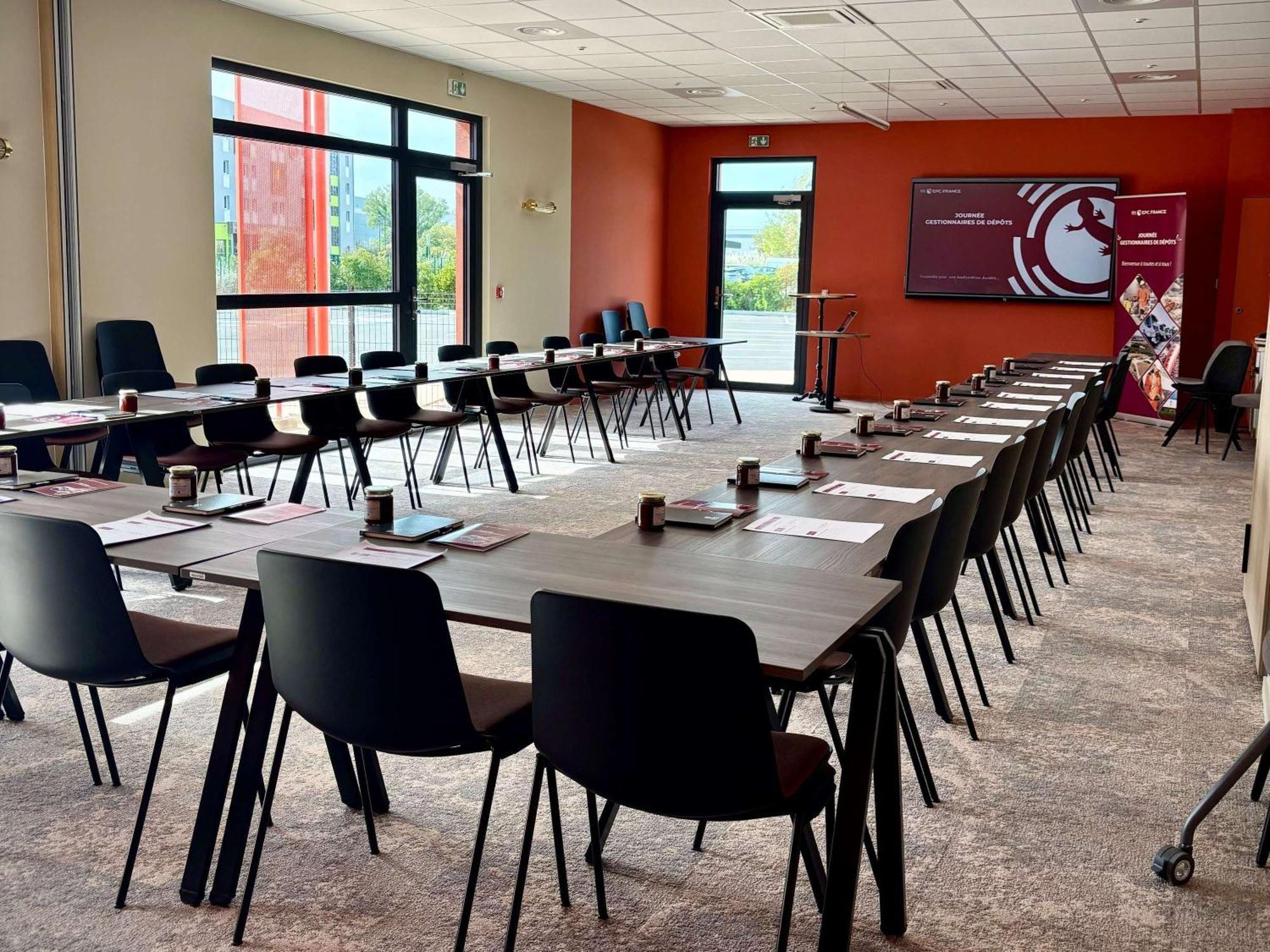 Aparthotel Adagio Access Porte De Camargue Saint-Martin-de-Crau Ngoại thất bức ảnh